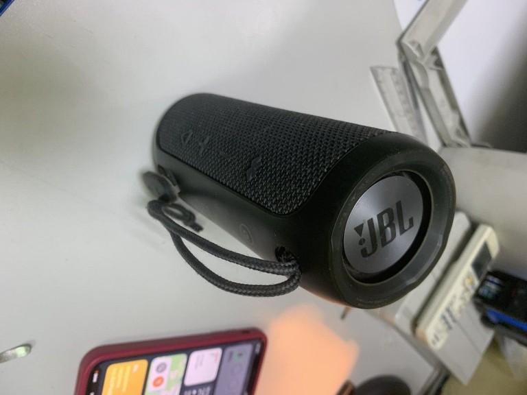 Купити Jbl flip essential Б/У
