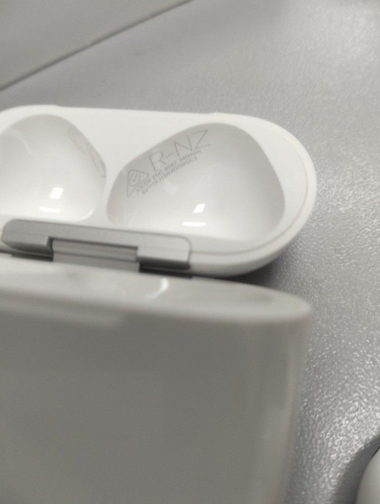 Оголошення Apple airpods 4 with active noise cancellation Б/У