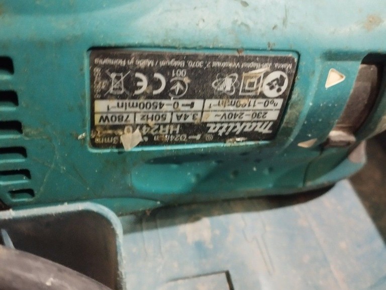Дешево Makita HR2470 з ломбарду