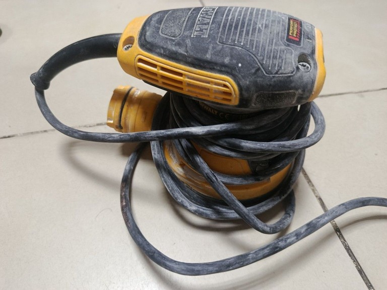 Оголошення Dewalt DWE6423 Б/У