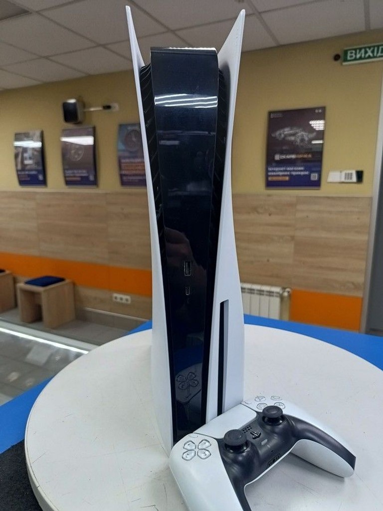 Дешиво Sony PlayStation 5 825GB с ломбарда