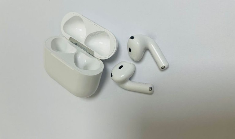 Купити Apple airpods 4 with active noise cancellation Б/У