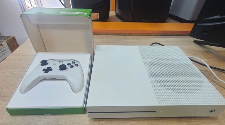 Купить Microsoft Xbox One S 500GB Б/У