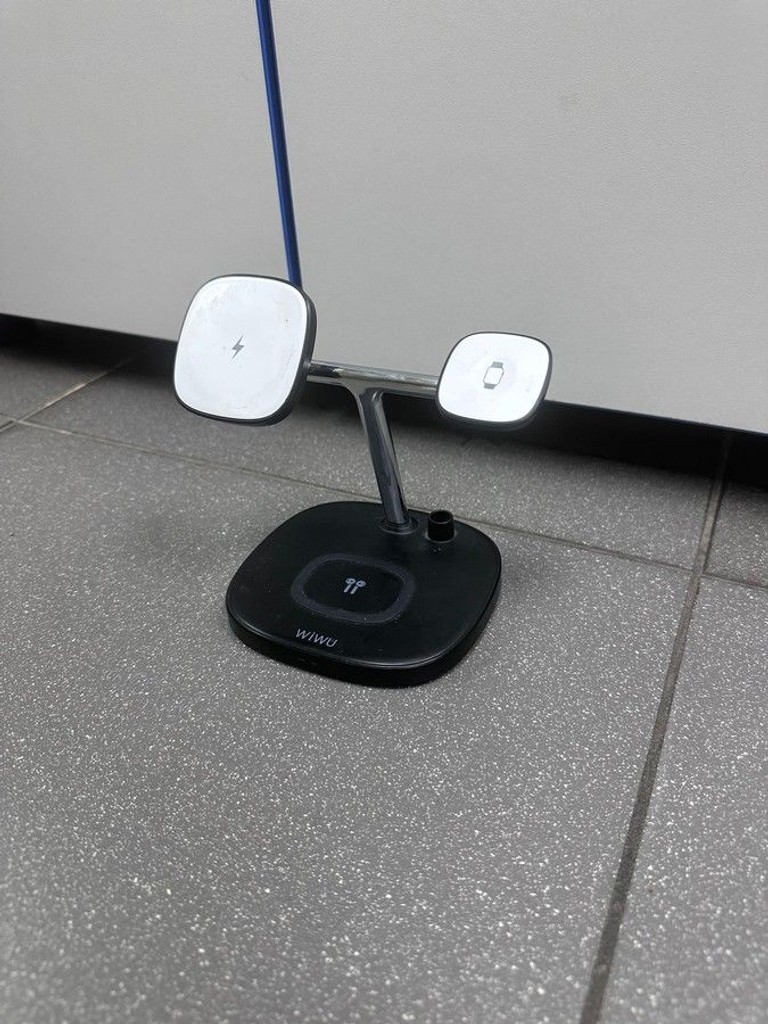Купить Wiwu 4in1 Wireless Charger M8 Black Б/У
