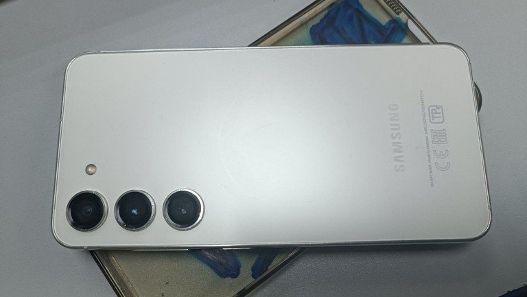 Оголошення Samsung galaxy s23 8/256gb Б/У