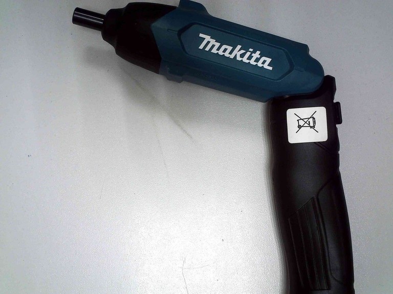 Купити Makita DF001DW Б/У