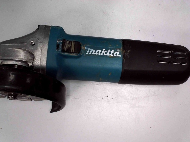 Дешево Makita 9558HN з ломбарду