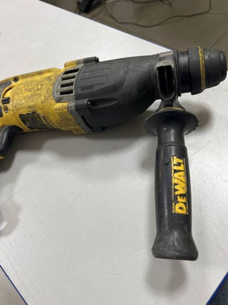 Dewalt d25143ks