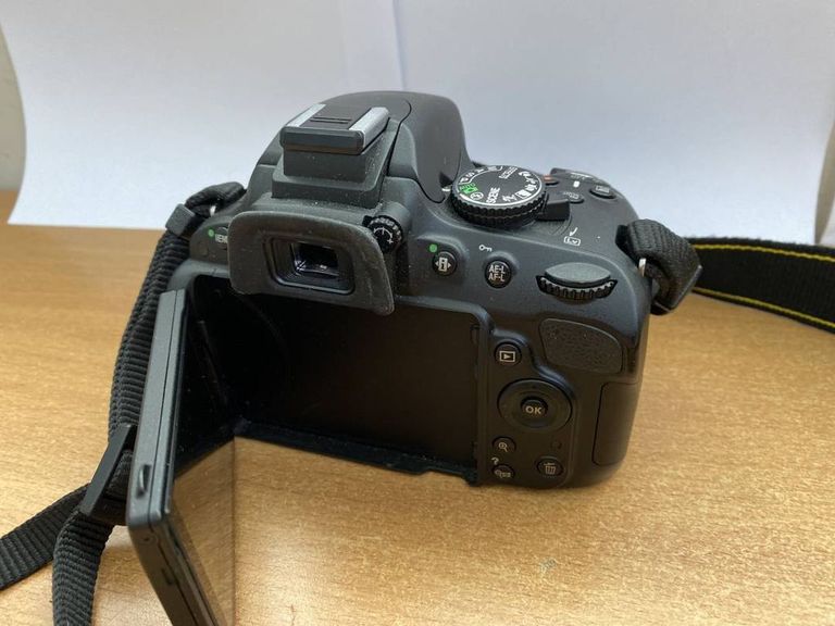 Дешево Nikon d5100 без объектива з ломбарду
