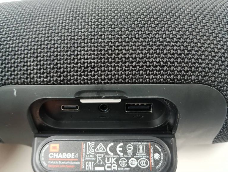 Jbl Charge 4 Black (JBLCHARGE4BLK)