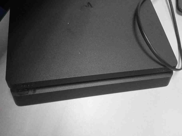 Дешиво Sony ps 4 slim cuh-2208b 1tb с ломбарда