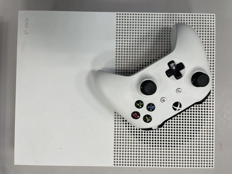 Купити Microsoft Xbox One S 1TB Б/У