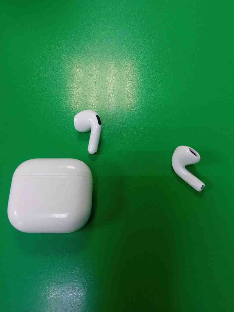Купить Apple AirPods 4 (MXP63) Б/У
