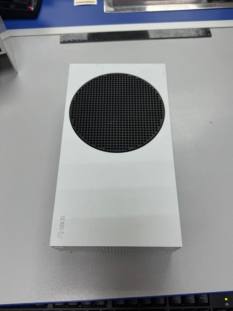 Купить Microsoft Xbox Series S 512GB (889842651386) Б/У