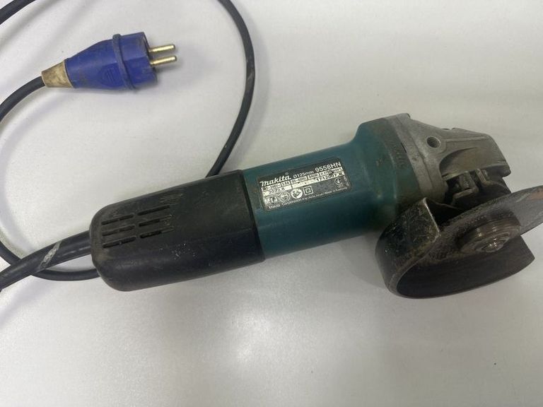 Дешево Makita 9558HN з ломбарду