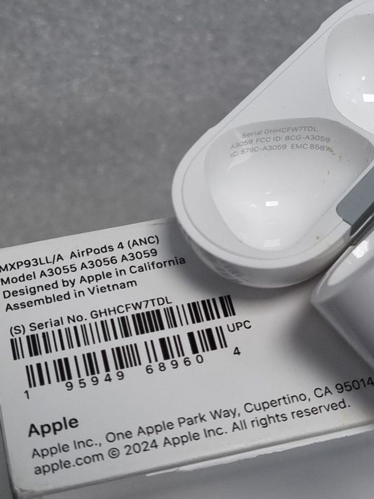 Дешиво Apple airpods 4 with active noise cancellation с ломбарда