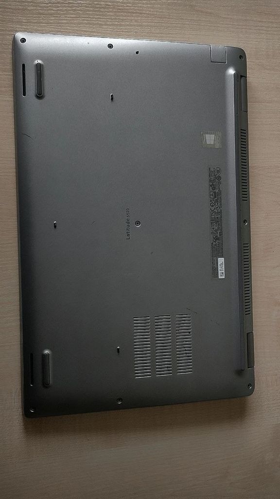 Дешиво Dell Latitude 5520 (8DJHK) с ломбарда