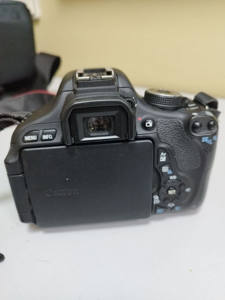 Розпродаж Canon eos 600d ef-s 18-55mm f/3,5-5,6 is ii, продавець Техноскарб