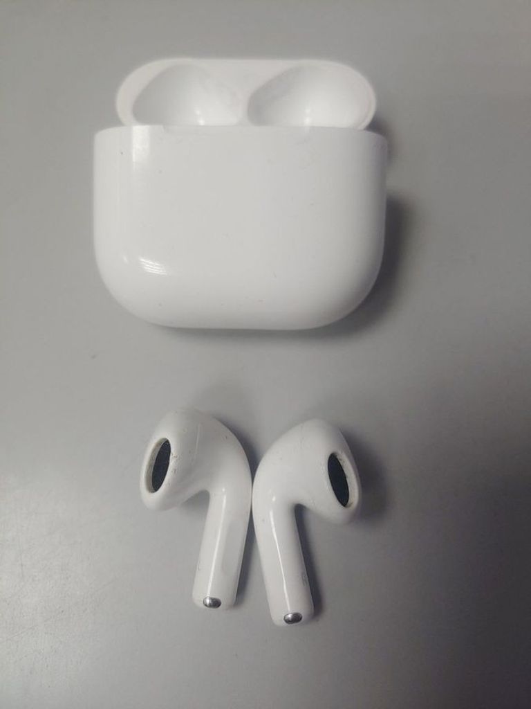 Дешево Apple airpods 4 with active noise cancellation з ломбарду