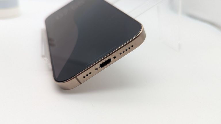 Apple iphone 16 pro 256gb Код:01-200881294. Зображення 8