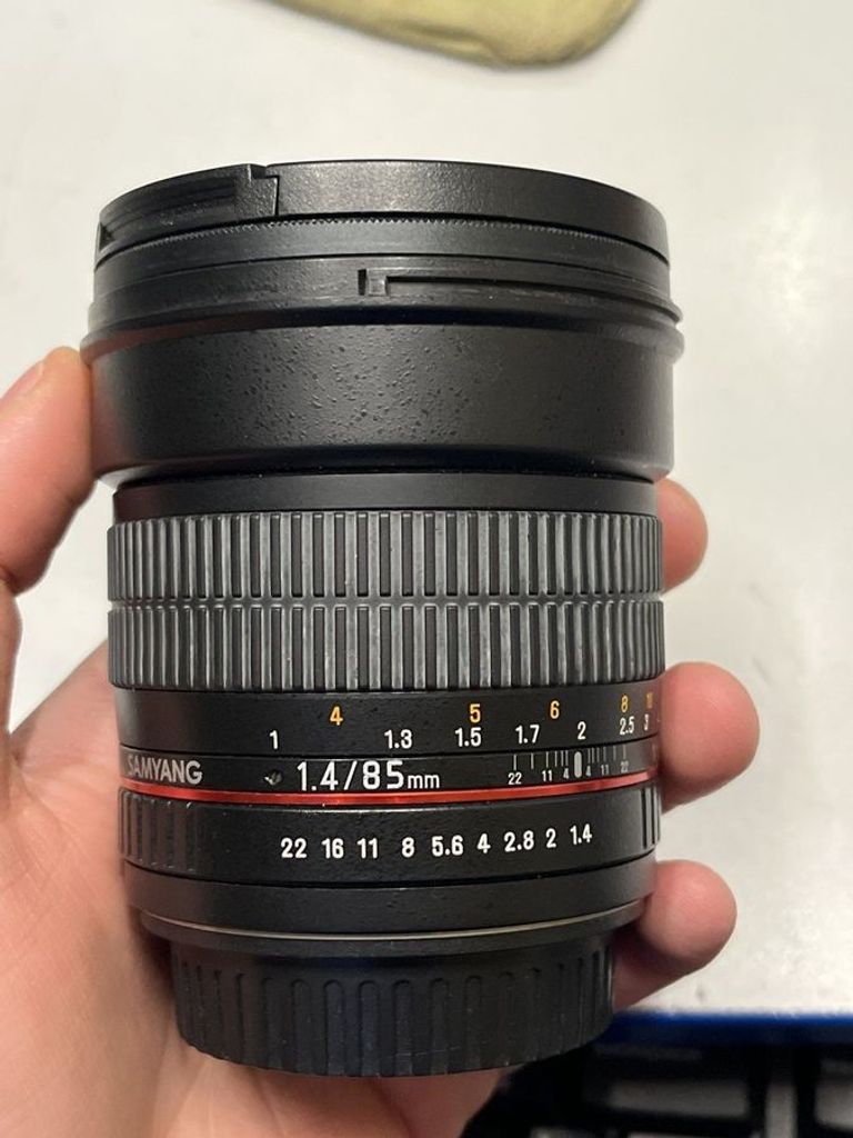 Дешево Samyang 85mm f/1,4 з ломбарду