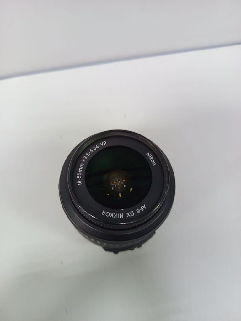 Дешево Nikon AF-S DX Zoom-Nikkor 18-55mm f/3,5-5,6G VR з ломбарду