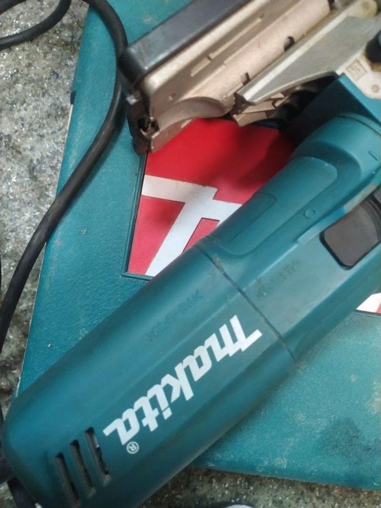 Дешиво Makita 4351FCT с ломбарда