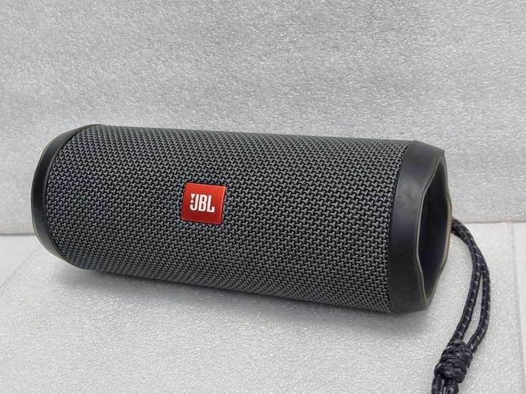 Купити Jbl flip essential 2 Б/У