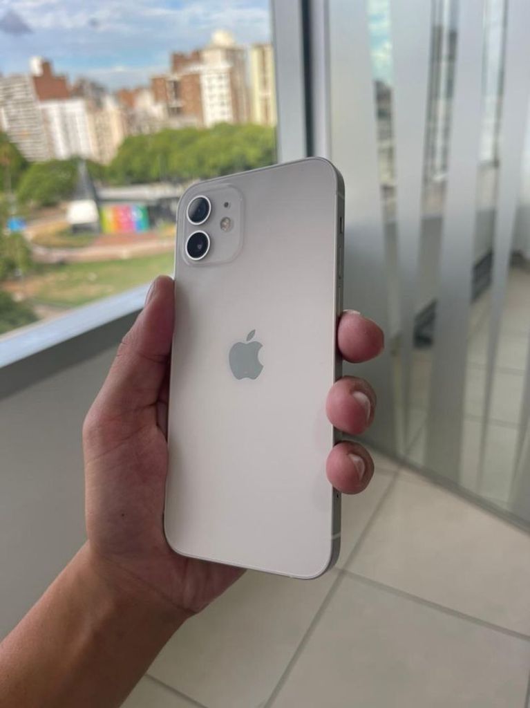 Купити Apple iPhone 12 64GB White (MGJ63/MGH73) Б/У