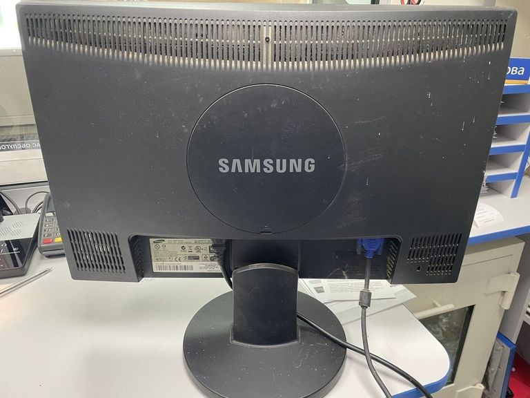 Дешево Samsung 2243nw з ломбарду