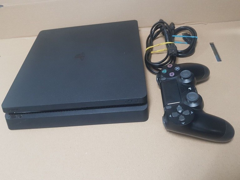 Купить  Sony PlayStation 4 Slim 1TB Black Б/У