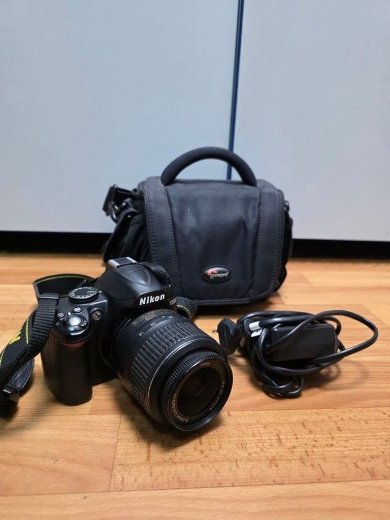 Купити Nikon d3000 kit /af-s nikkor 18-55mm 1:3,5-5,6g vr dx Б/У