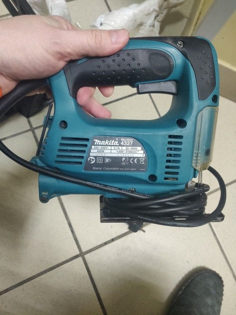 Дешево Makita 4327 з ломбарду