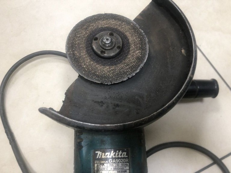 Оголошення Makita GA9020R Б/У