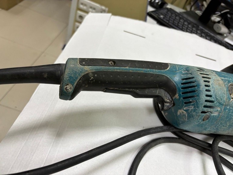 Дешево Makita ga9020s з ломбарду