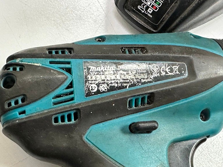 Дешево Makita df330d 2акб + зп з ломбарду