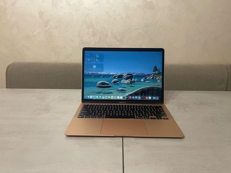 Купити Apple MacBook Air A2337 2020рік Б/У