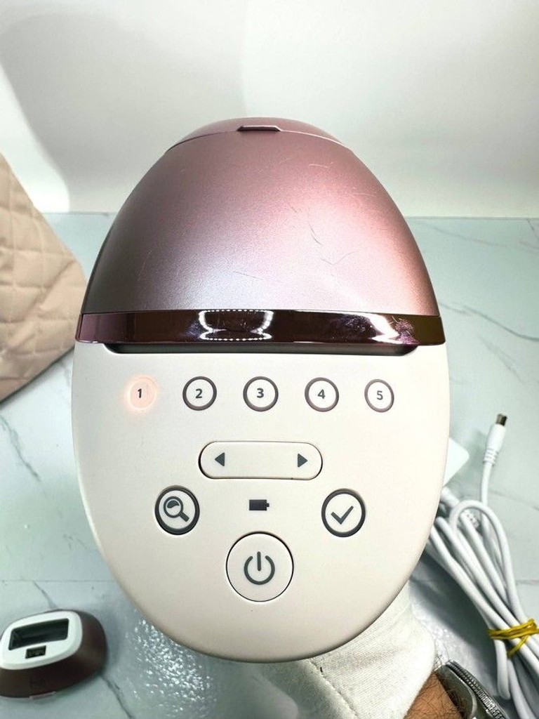 Дешево Philips Lumea IPL 9900 Series BRI977/00 з ломбарду