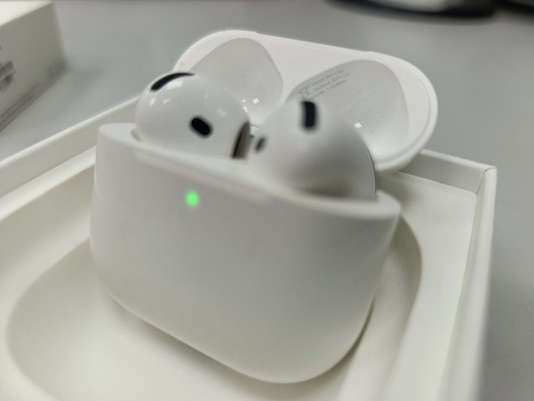Купити Apple airpods 4 Б/У