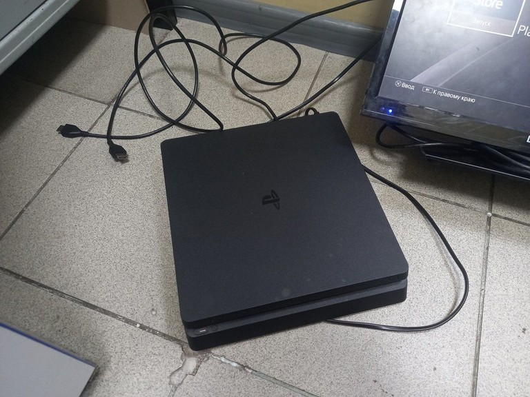 Дешево Sony PlayStation 4 Slim 1TB Black з ломбарду