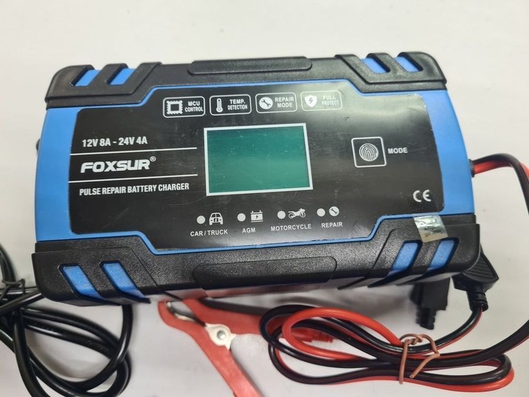 Дешиво Foxsur 12/24V 8A FBC122408D с ломбарда