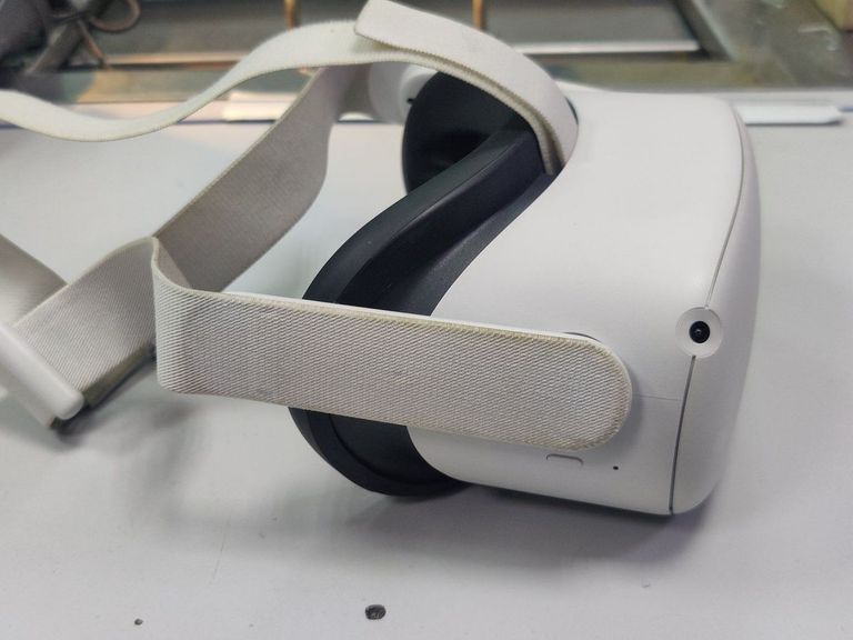 Дешиво Oculus Quest 2 256 GB с ломбарда