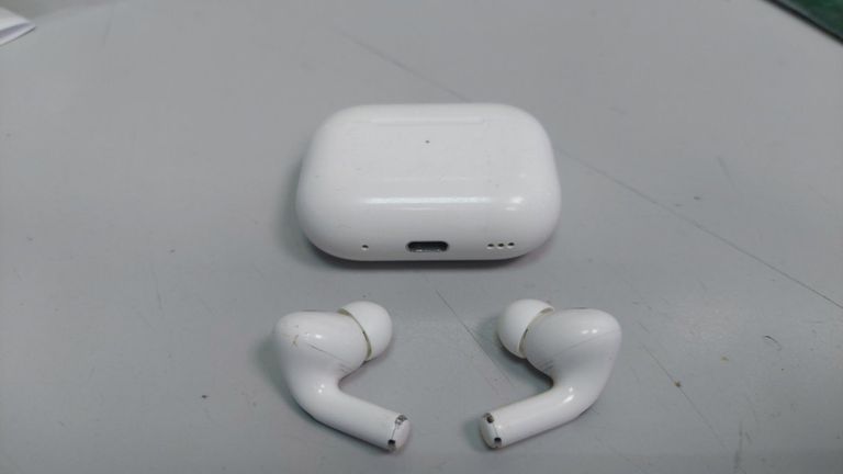 Купить Apple airpods pro 2nd generation with magsafe charging case usb-c Б/У