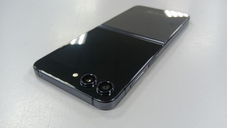 Объявление Samsung galaxy flip5 sm-f7310 8/256gb Б/У