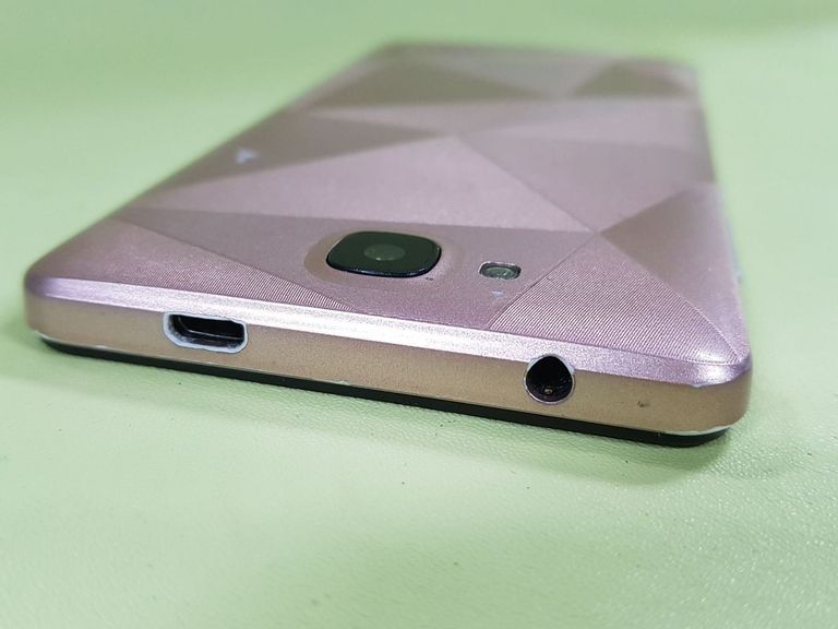 Распродажа Bravis a506, продавец Техноскарб