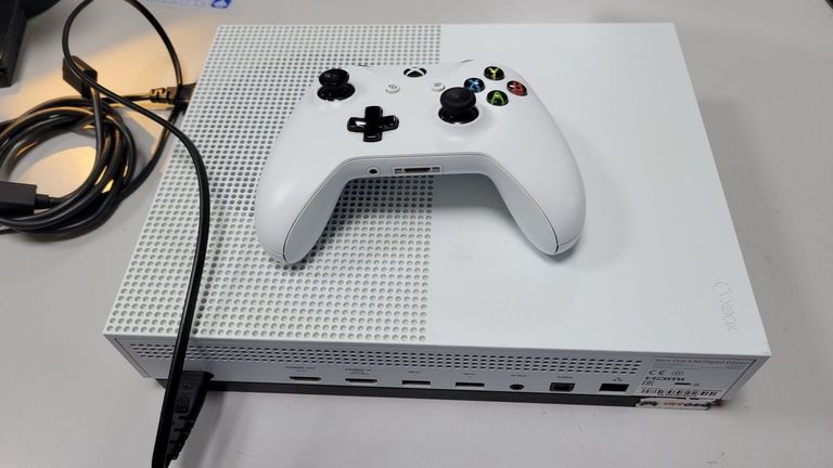 Дешиво Microsoft Xbox One S 1TB с ломбарда