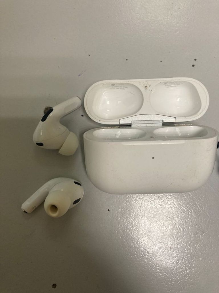 Дешево Apple airpods pro 2nd generation magsafe з ломбарду
