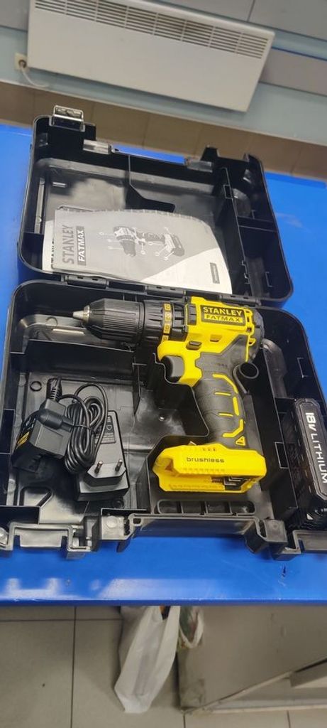 Купити Stanley fmc608c2k 2акб. 18v 1.3ah li-ion fatmax Б/У