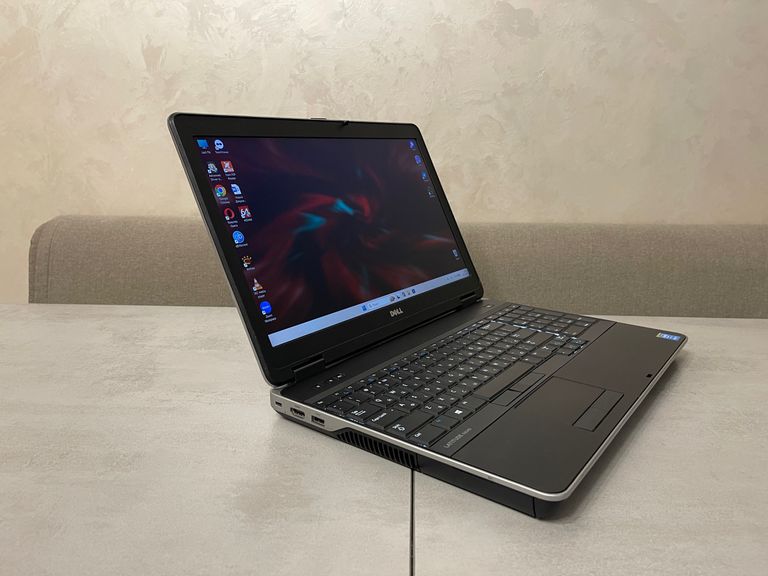 Дешиво Dell Latitude E6540, 15,6" с ломбарда