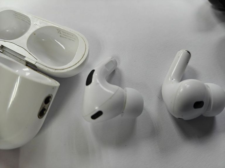Дешево Apple airpods pro 2nd generation with magsafe charging case usb-c з ломбарду